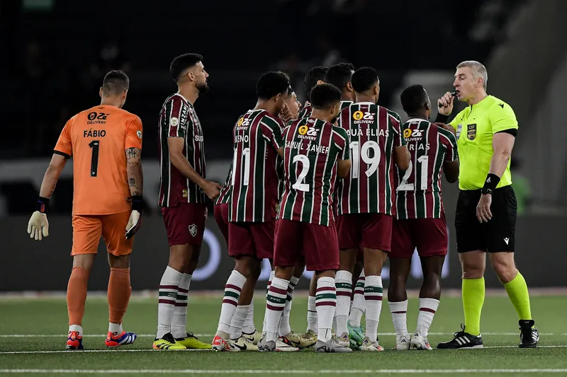 Erro de Daronco em confirmar primeiro gol do Vasco condicionou a derrota do Fluminense - Foto: Icon sport