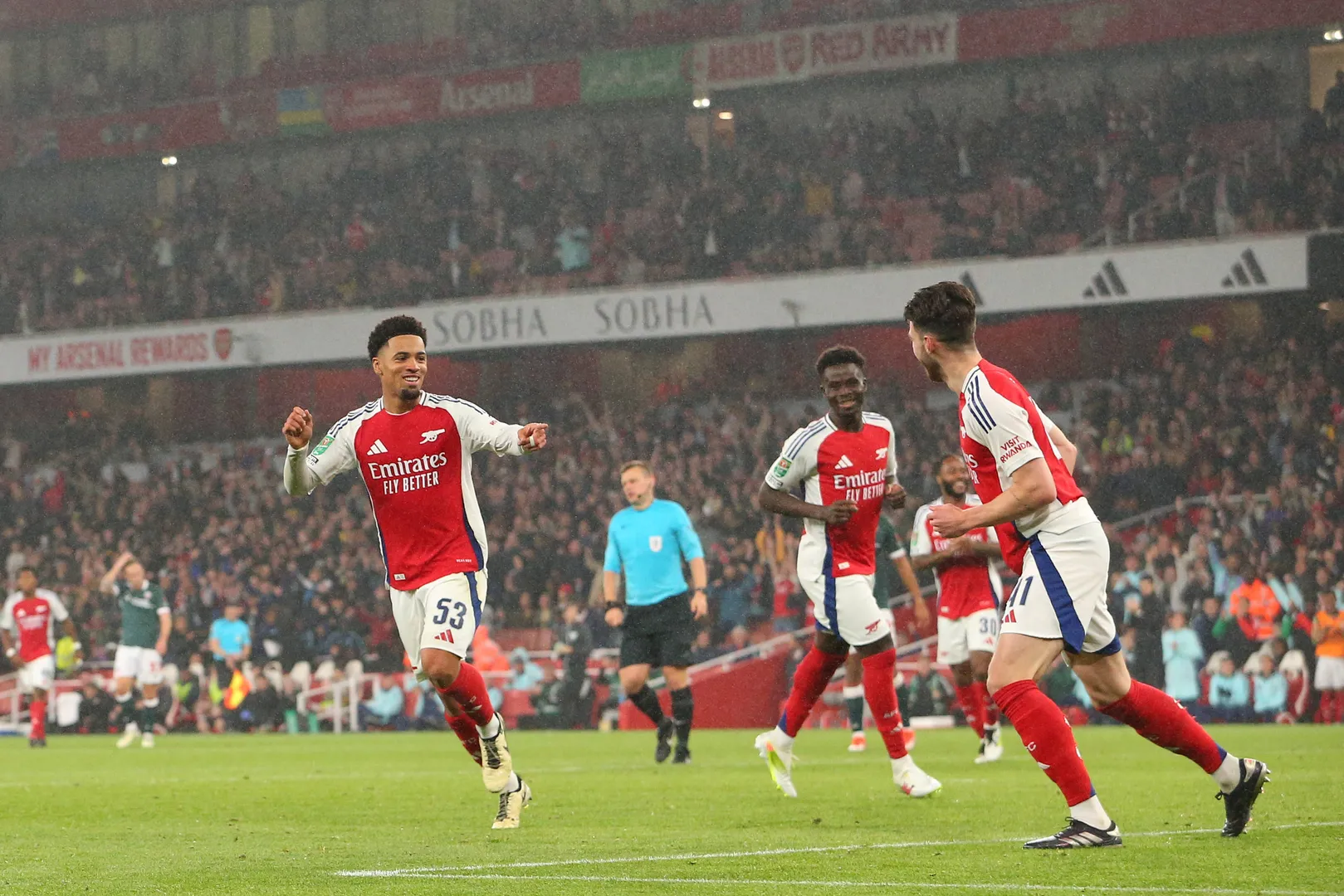 Comemora&ccedil;&atilde;o de Nwaneri ao marcar no Emirates Arsenal