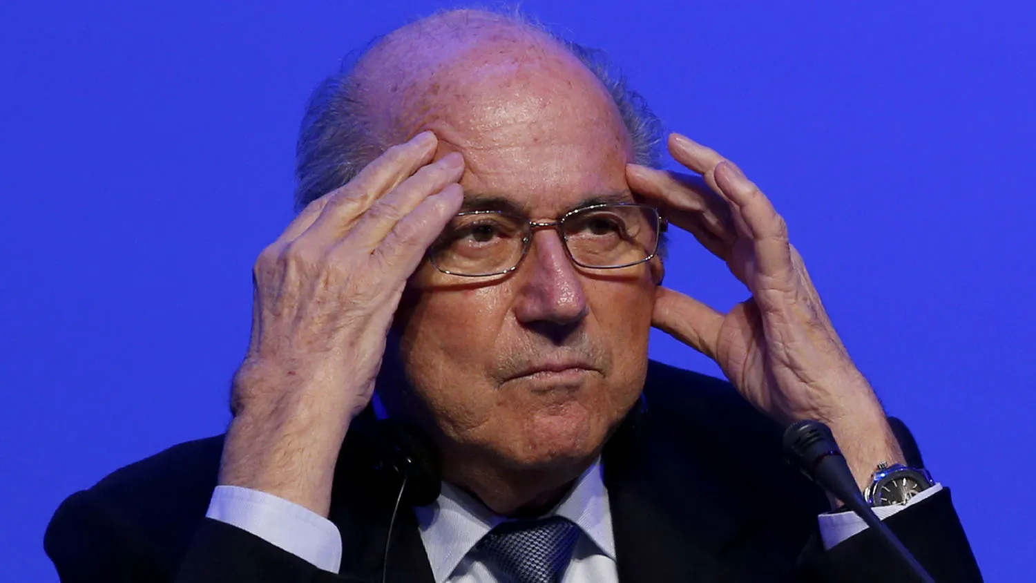 O que mudou nos &uacute;ltimos dias para o reeleito Blatter renunciar &agrave; presid&ecirc;ncia da Fifa?