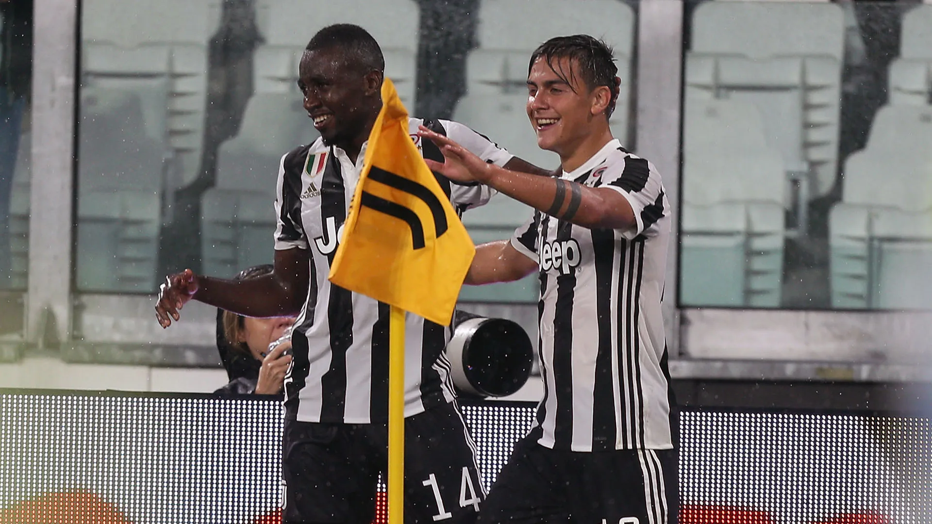 Dybala desfilou classe pela Juventus em aquecimento para duelo com o Barcelona