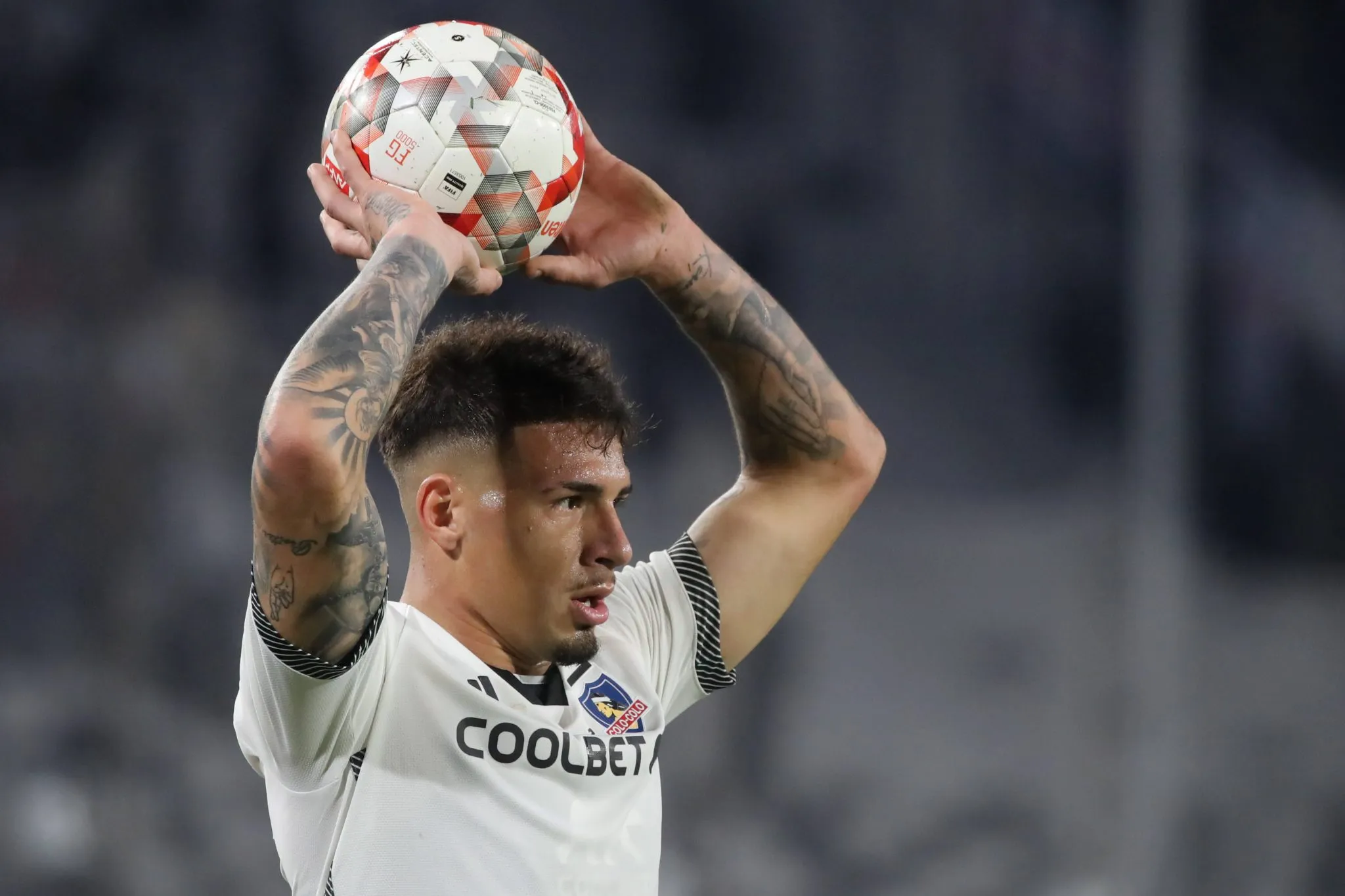Alan Saldivia em a&ccedil;&atilde;o pelo Colo-Colo