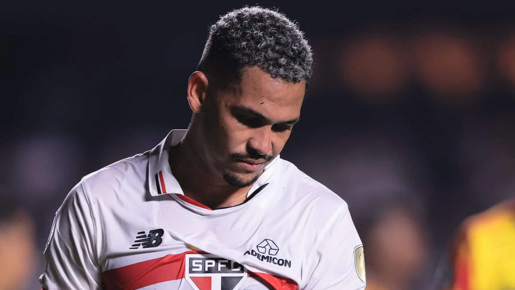 Nem a volta de Lucas incendeia um S&atilde;o Paulo de dar sono no empate com&nbsp;o&nbsp;Barcelona-EQU