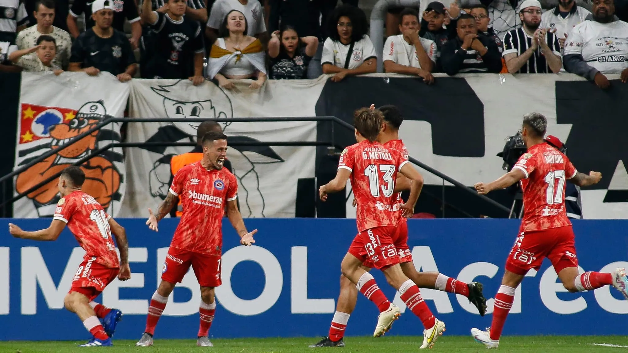 Corinthians lutou, mas n&atilde;o conseguiu superar atua&ccedil;&atilde;o fraca e perdeu para o Argentinos Juniors em casa