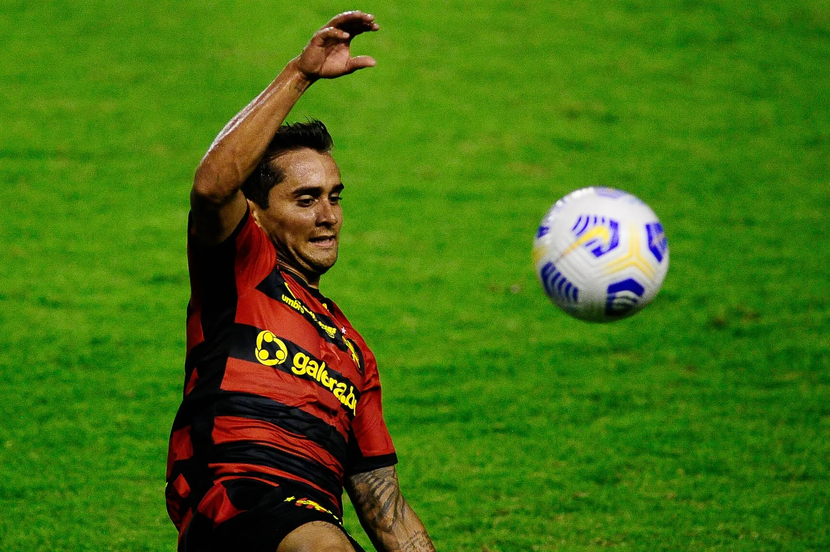 Everton Felipe durante jogo do Sport