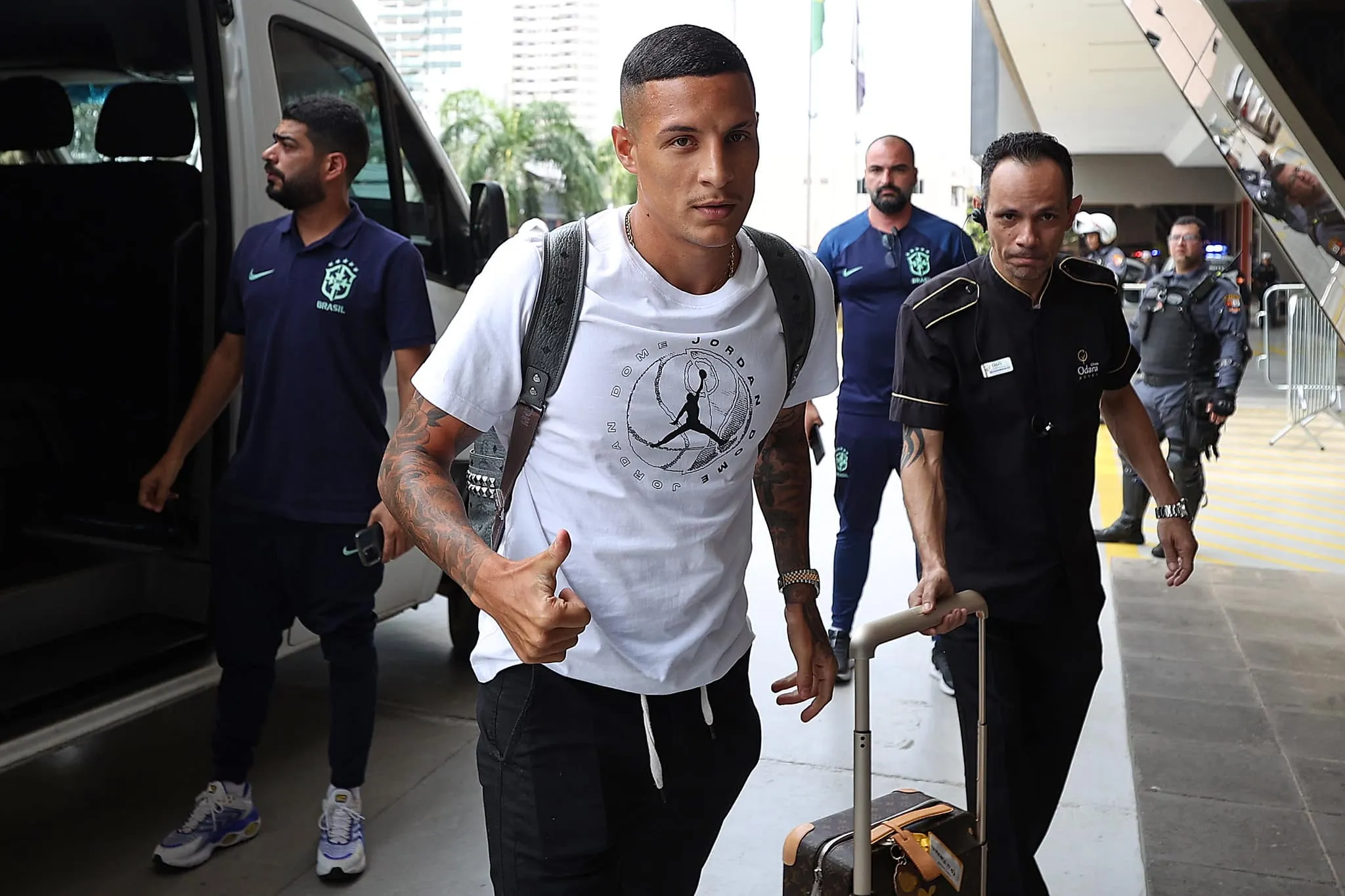 Sele&ccedil;&atilde;o Brasileira: les&otilde;es ampliam car&ecirc;ncia na lateral esquerda e abrem espa&ccedil;o&nbsp;para&nbsp;Arana