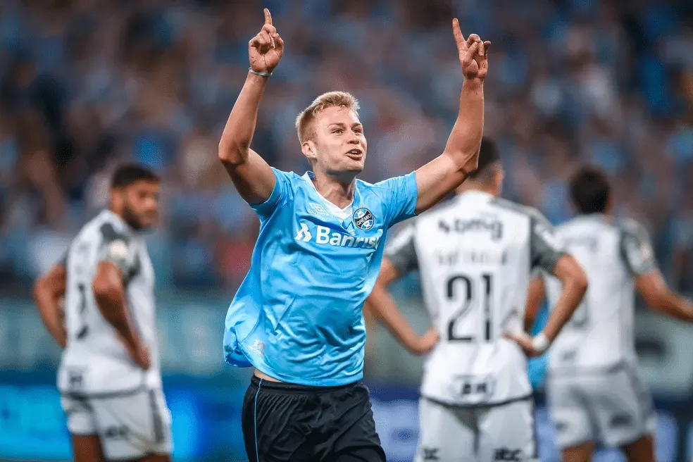 Um turno depois, Ronald reencontra v&iacute;tima de sua estreia dos sonhos pelo Gr&ecirc;mio