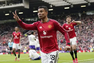 De sa&iacute;da do Manchester United, Casemiro entra na mira de tr&ecirc;s clubes