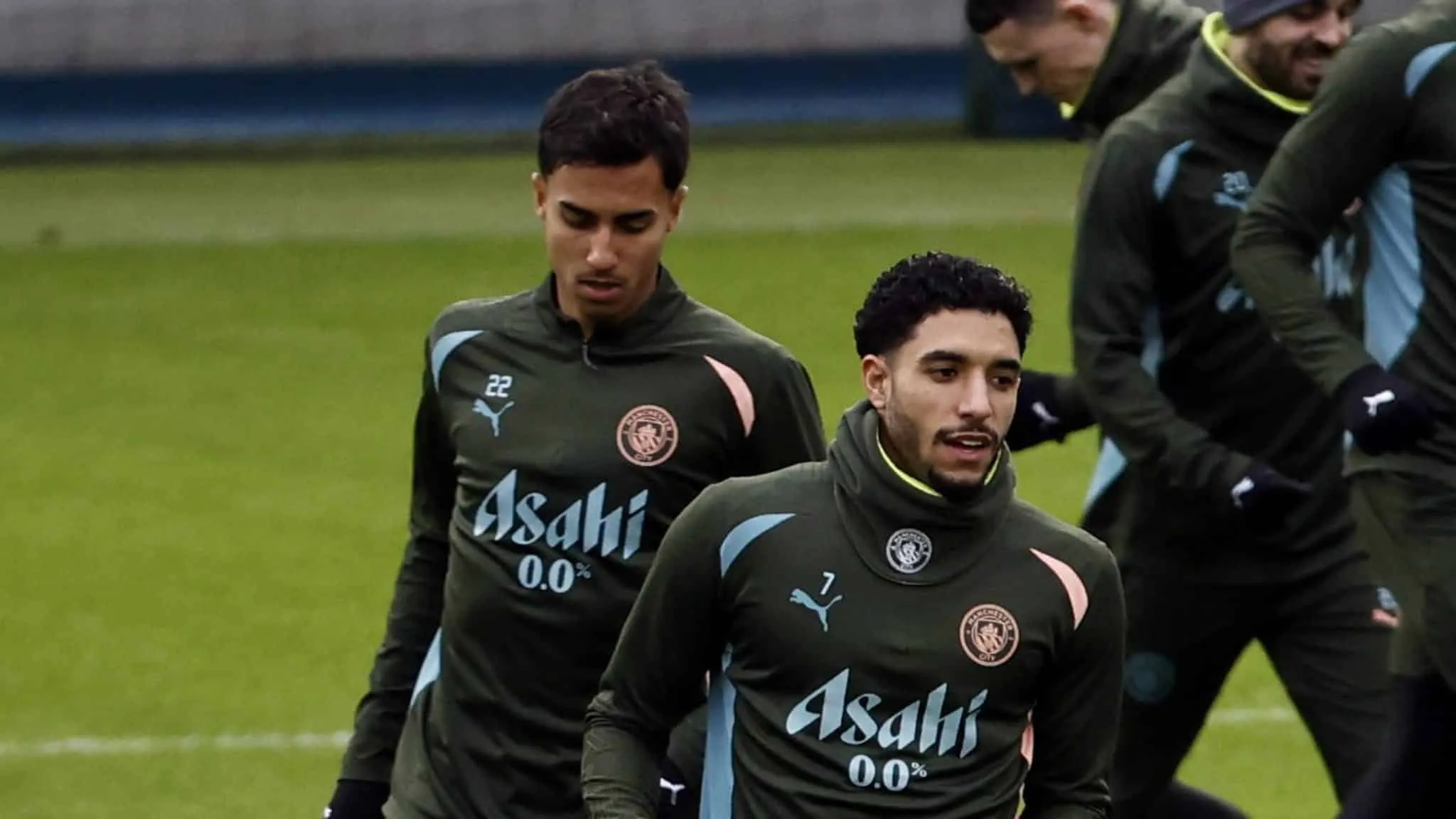 Vitor Reis e Omar Marmoush, Manchester City. Foto: Imago
