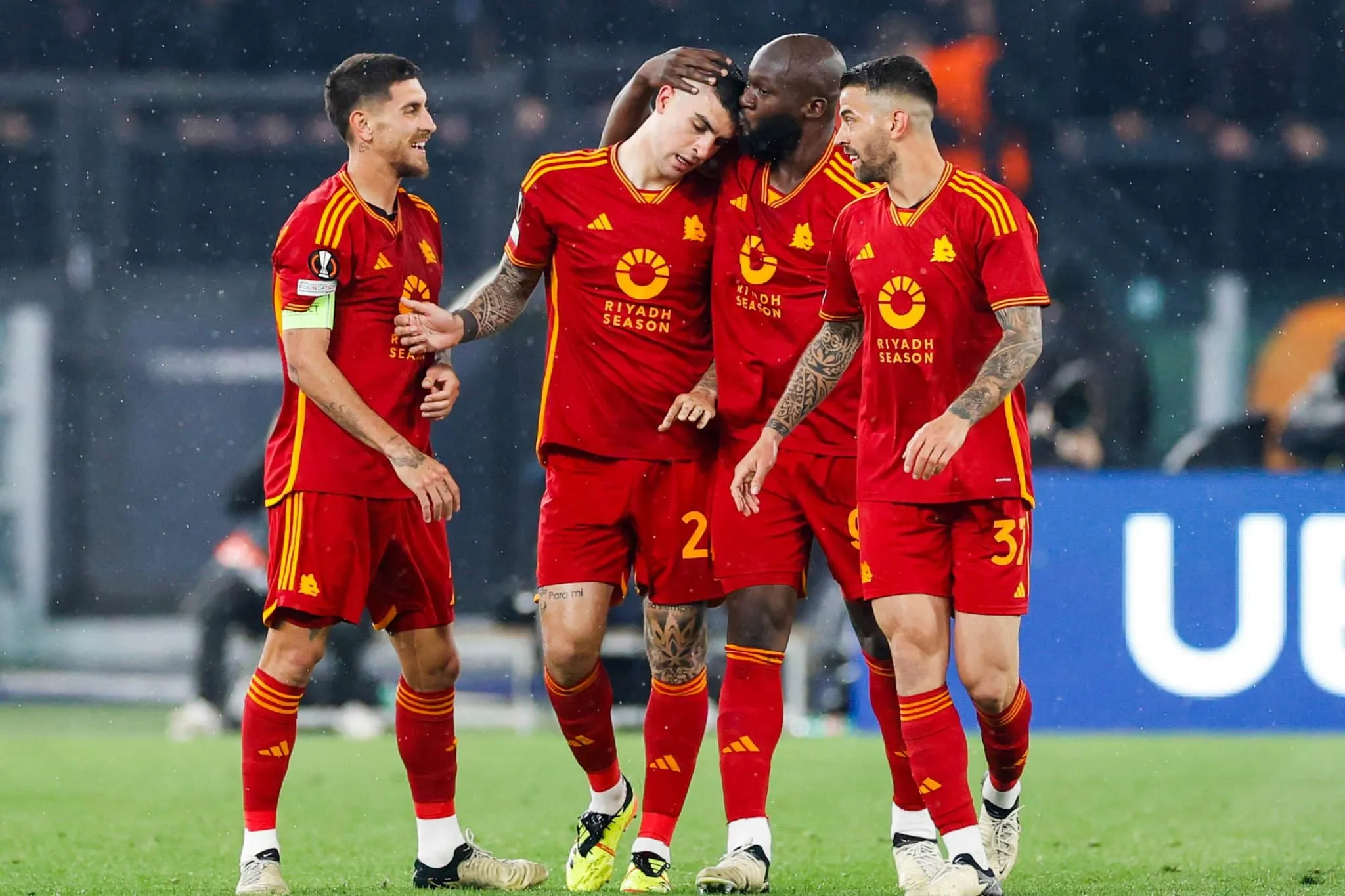 Roma imp&otilde;e nova derrota ao Milan e merecidamente garante vaga na semi da Liga Europa