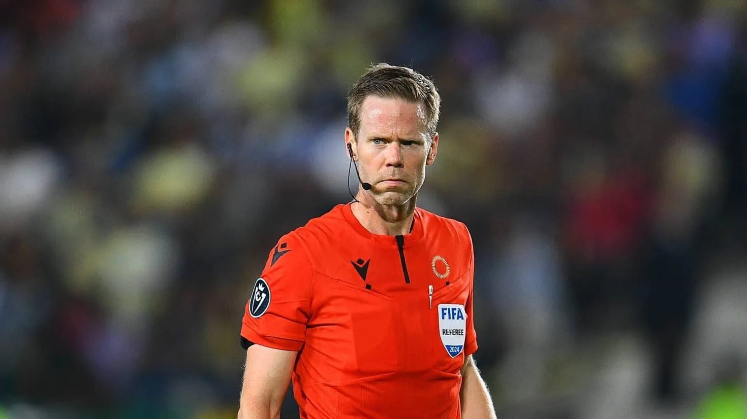 At&eacute; em jogo esquecido no Mundial, arbitragem rouba a cena por erro: &lsquo;Absurdo&rsquo;