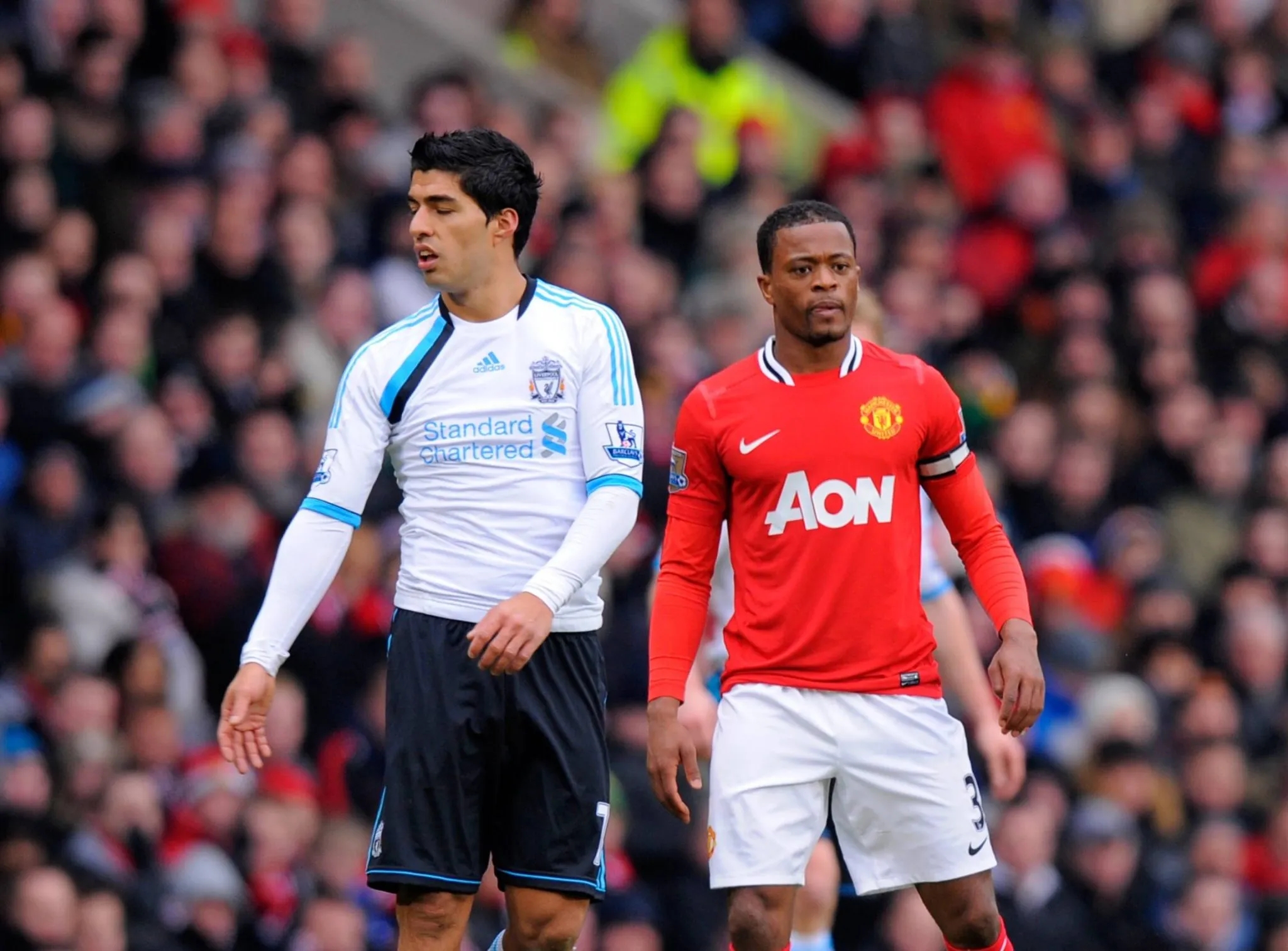 Luis Su&aacute;rez e Patrice Evra durante Liverpool x Manchester United, em 2012 (Foto: Imago/Sportimage)