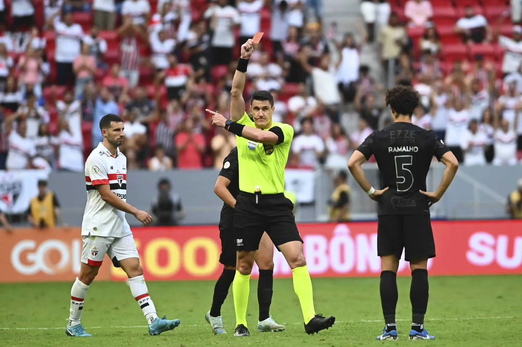 S&atilde;o Paulo aproveita expuls&otilde;es de experientes do Corinthians para ganhar &acirc;nimo na temporada