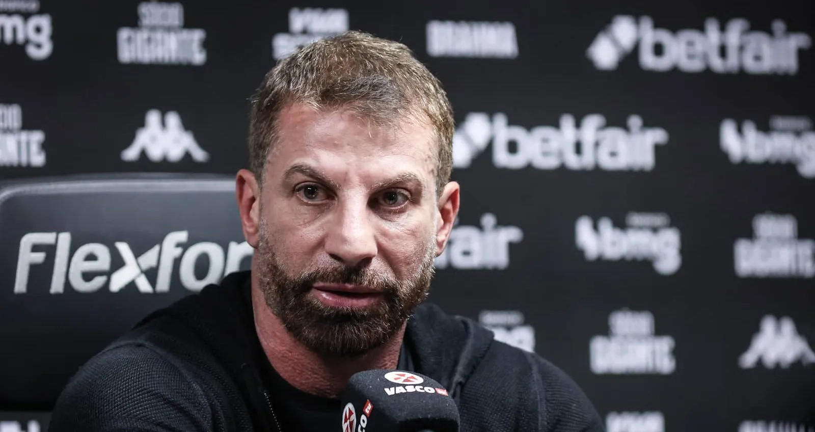 Entrevista de Pedrinho deixa torcedor do Vasco com mais d&uacute;vidas do que certezas