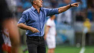 &lsquo;Qual benef&iacute;cio o clube tem?&rsquo;: Renato justificou o fechamento dos treinos do Gr&ecirc;mio &agrave; imprensa