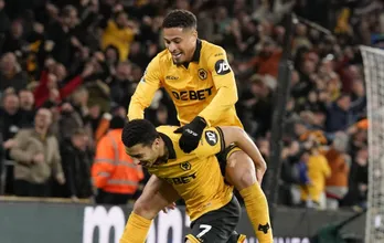 Liverpool sofre com brasileiros e Wolverhampton confirma fama de carrasco improv&aacute;vel