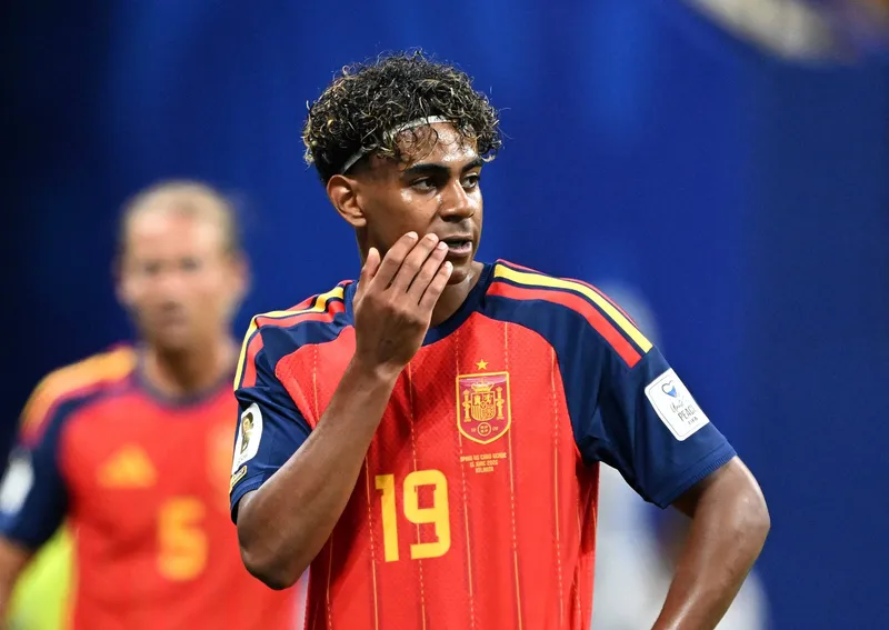 Yamal em a&ccedil;&atilde;o pela Espanha na estreia da Copa do Mundo