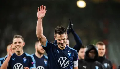 No &uacute;ltimo jogo da carreira em Malm&ouml;, Rosenberg viveu sua apoteose: gol no &uacute;ltimo minuto para uma vit&oacute;ria &eacute;pica por 4 a 3