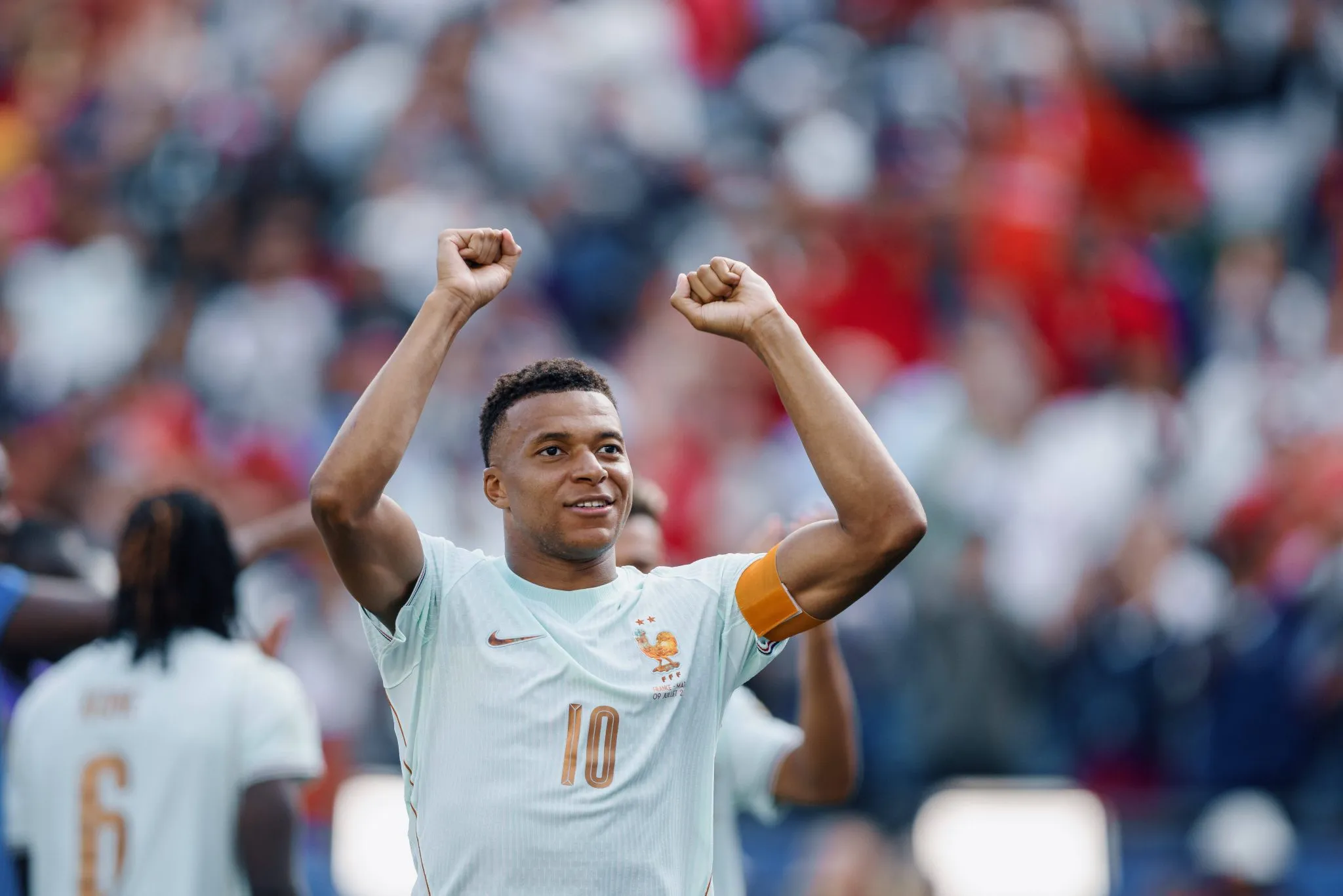 Mbapp&eacute; comemora classifica&ccedil;&atilde;o francesa &agrave; semifinal da Copa do Mundo