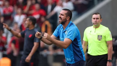 Discurso &ldquo;contra tudo e contra todos&rdquo; &eacute; um fetiche do torcedor brasileiro