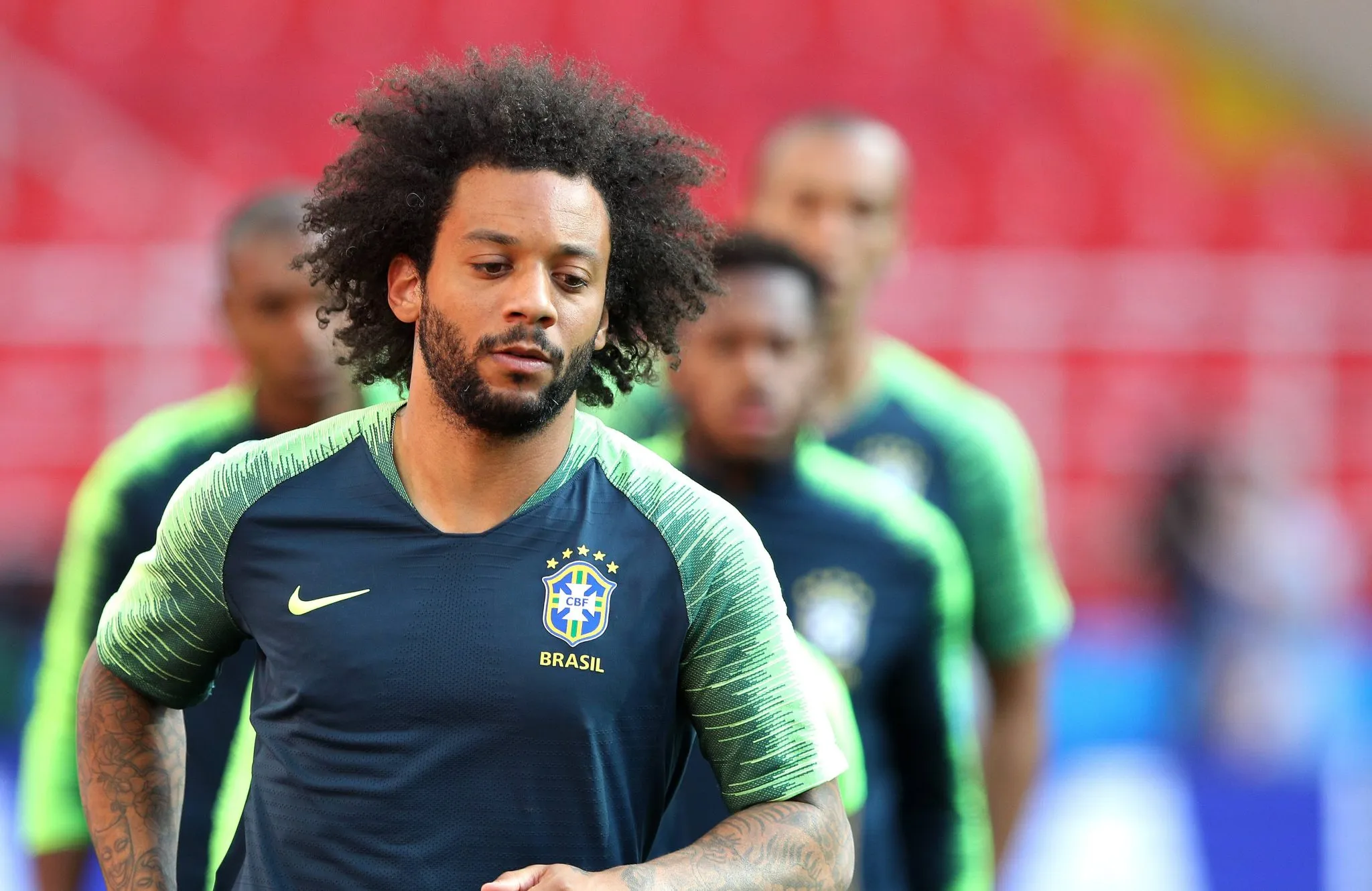 Marcelo durante treino da sele&ccedil;&atilde;o brasileira