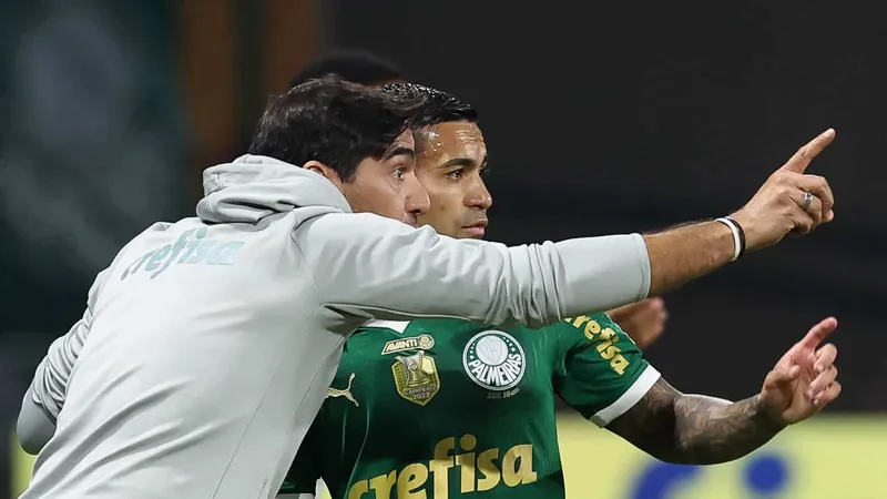 Abel instrui Dudu em derrota do Palmeiras para o Vit&oacute;ria