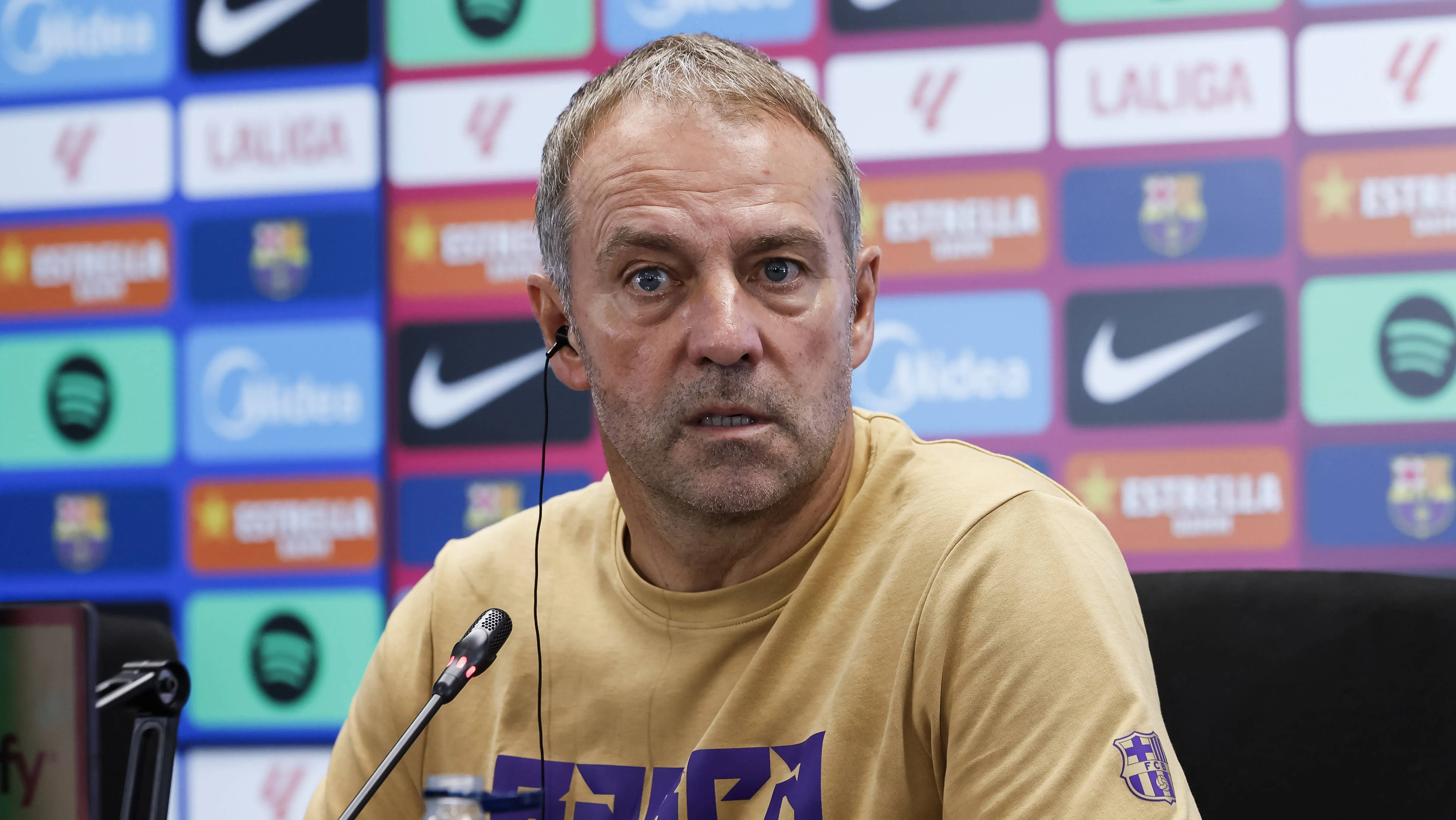 &lsquo;N&atilde;o gosto de falar sobre jogadores fora do Barcelona, mas o n&iacute;vel dele &eacute; muito alto&rsquo;, diz Flick
