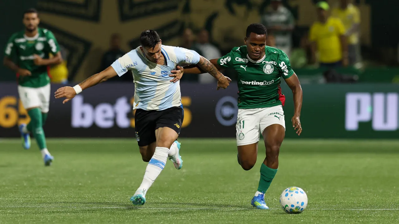 Palmeiras e Gr&ecirc;mio se enfrentaram na Arena Barueri