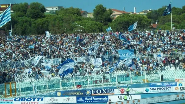 No Pescara, desempregados ganham lugar cativo no est&aacute;dio
