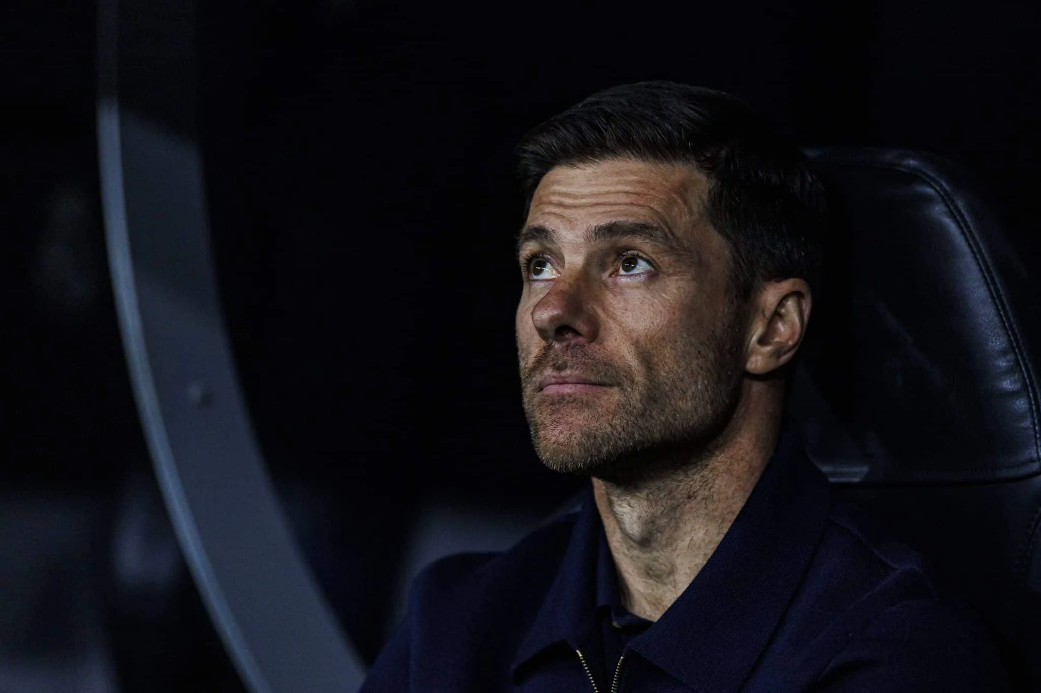 &lsquo;Falta isso&rsquo;: Benzema exime Xabi Alonso e aponta problemas do Real Madrid