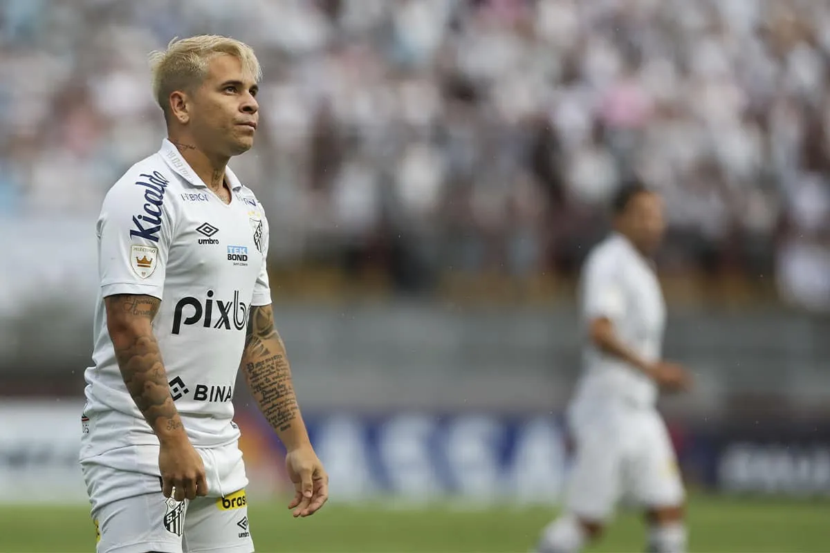 Crise do Santos vira briga de adolescente com troca de indiretas no Instagram