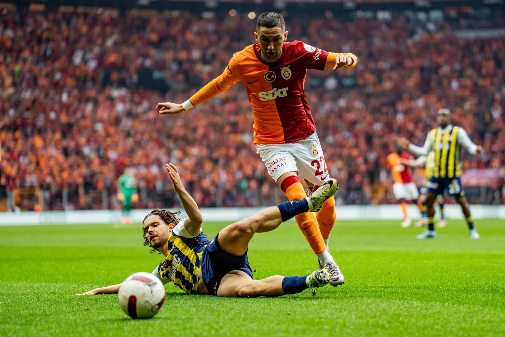Ziyech demonstrou arrependimento por defender o Galatasaray e acertou ida ao Al-Duhail