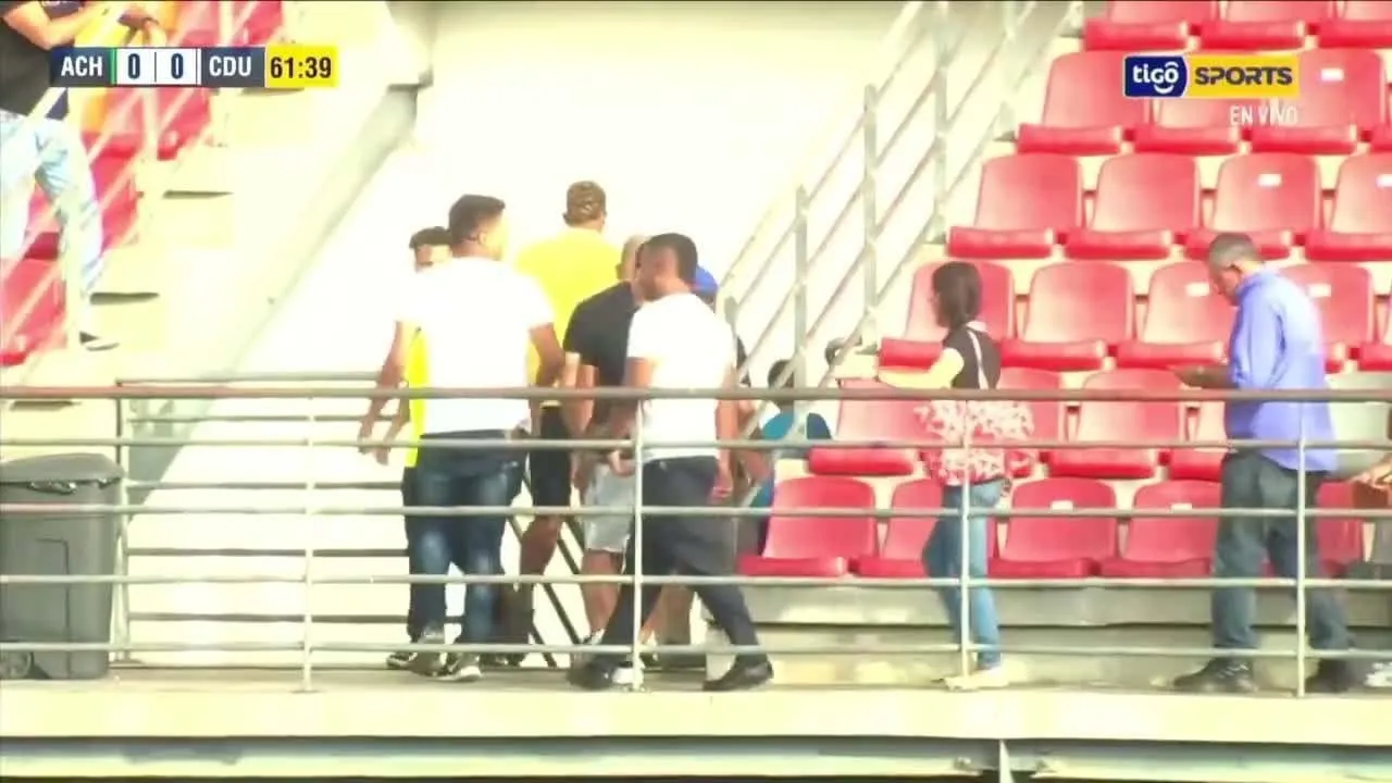 Um jogo do Campeonato Panamenho precisou ser interrompido por causa de um terremoto