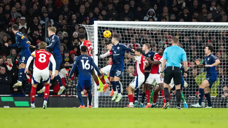 Arsenal mostra a for&ccedil;a de sua arma mais letal em vit&oacute;ria diante do Manchester United por 2 a 0