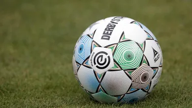 Quique da bola, les&otilde;es e at&eacute; c&acirc;ncer: Holanda veta gramados sint&eacute;ticos