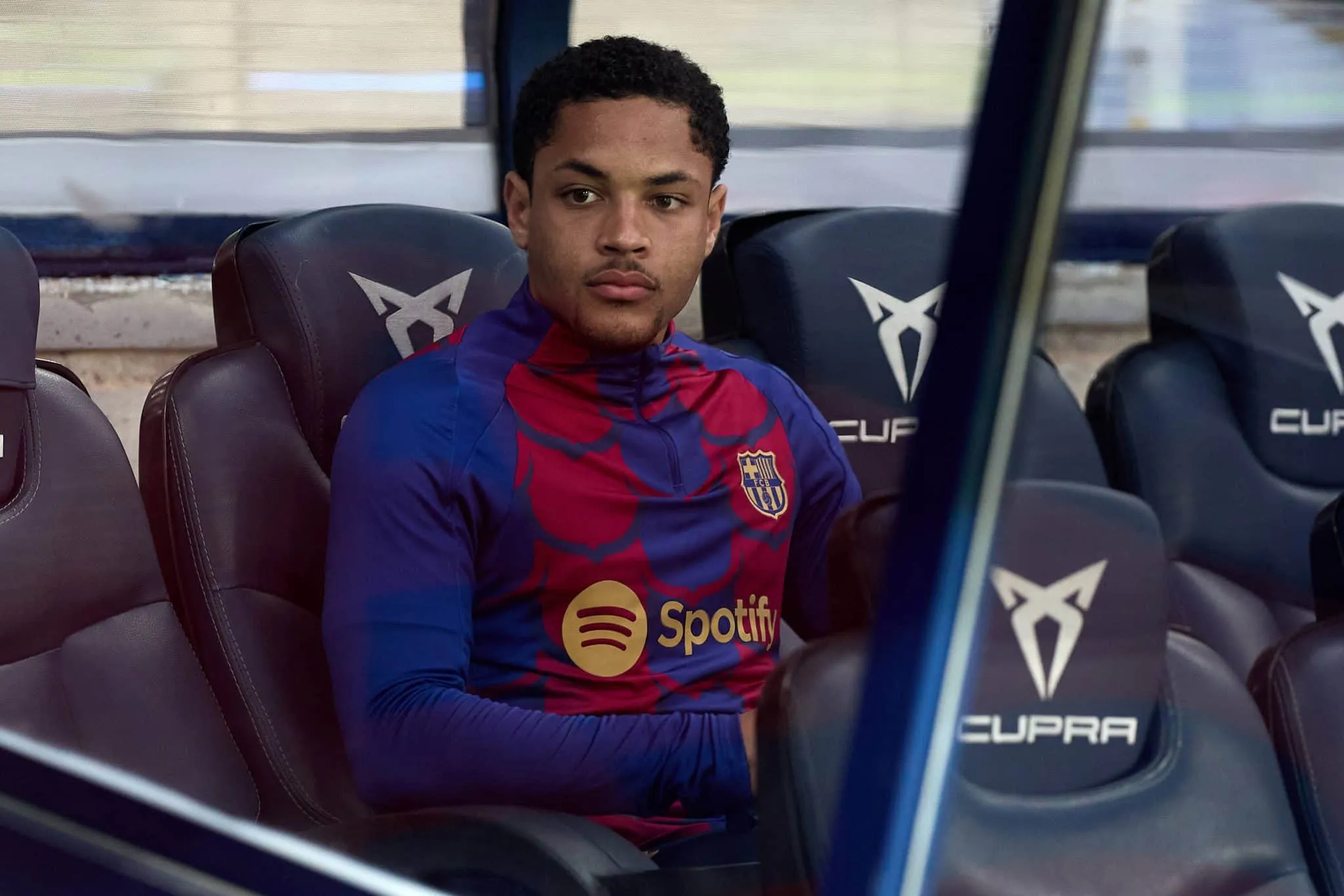 Situa&ccedil;&atilde;o de Vitor Roque no Barcelona piora &agrave;s v&eacute;speras de La Liga