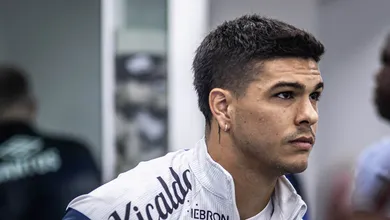 Com aval do Santos, Rodrigo Fern&aacute;ndez n&atilde;o se reapresenta e aguarda negocia&ccedil;&atilde;o para deixar o clube