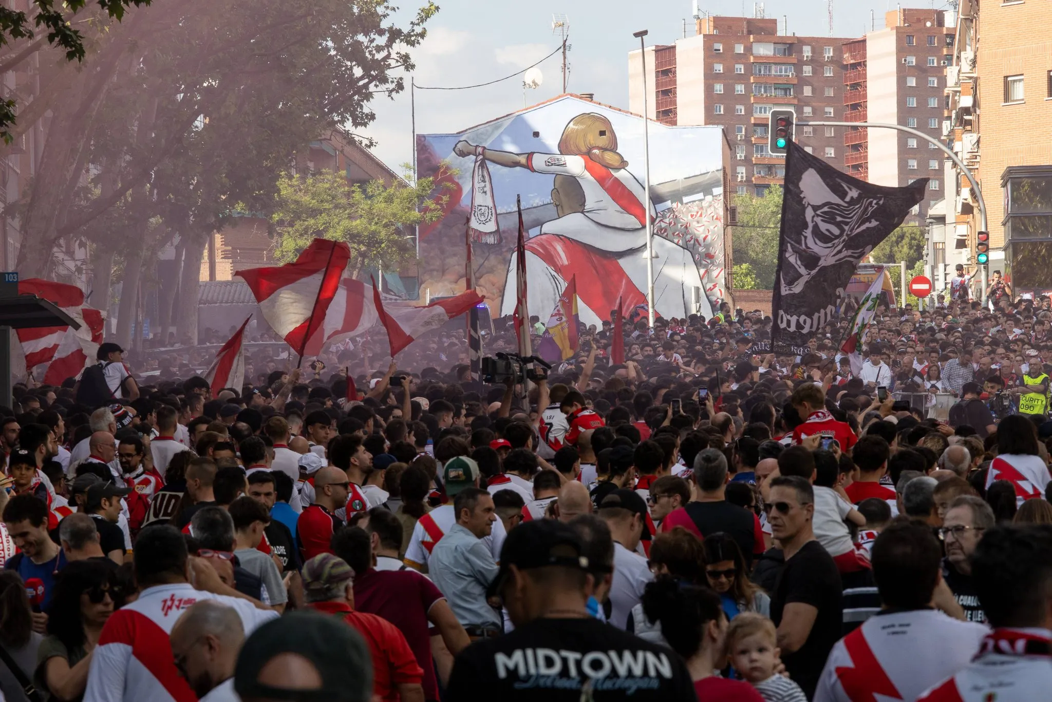 Torcida do Rayo Vallecano nas ruas de Vallecas
