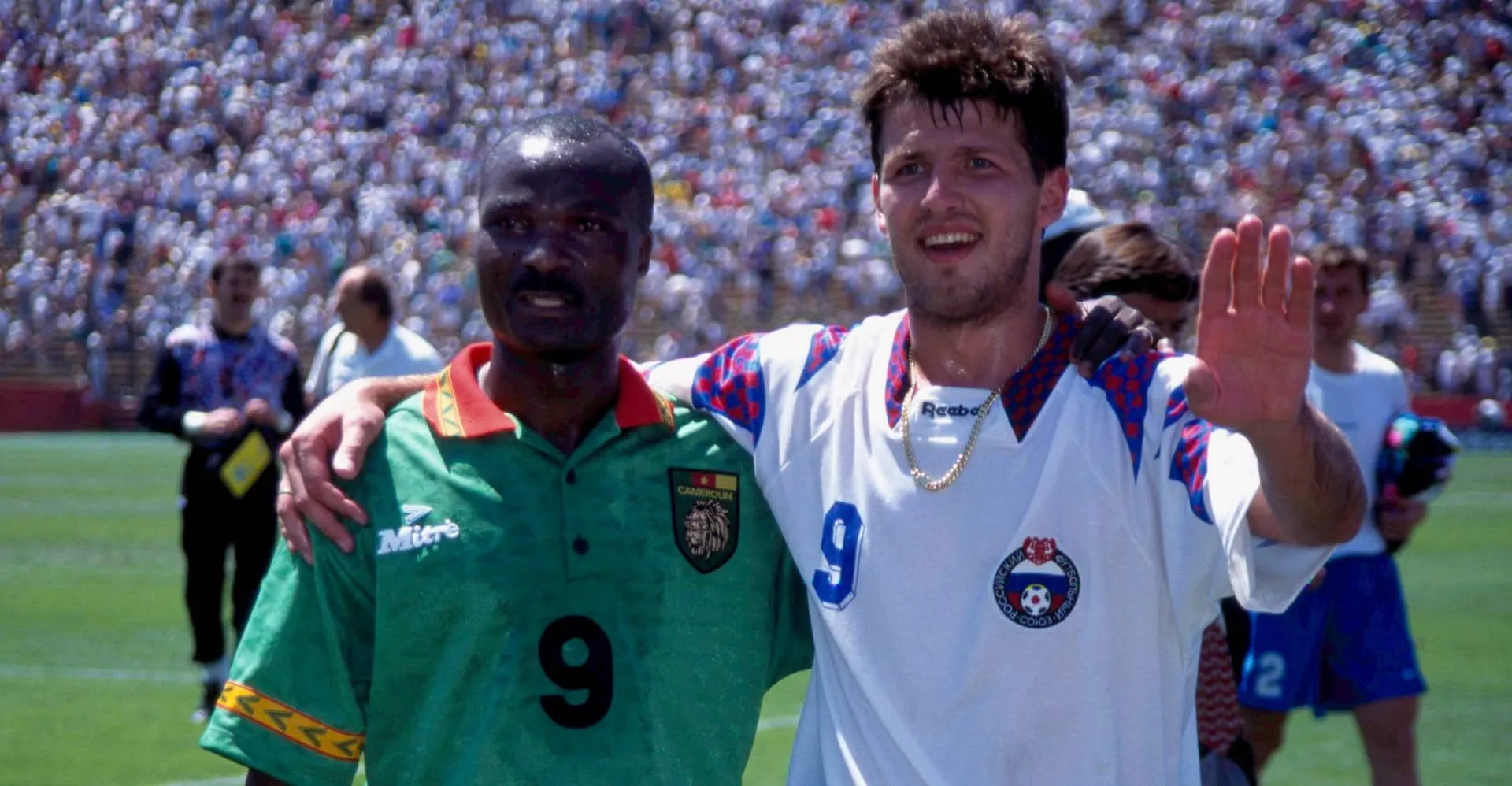 [Os 25 anos da Copa de 94] Enquanto o Brasil era vaiado, Salenko e Milla entravam para a hist&oacute;ria dos Mundiais