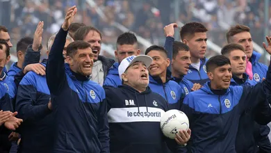A apresenta&ccedil;&atilde;o de Maradona no Gimnasia, na verdade, foi um culto e um conto de realismo m&aacute;gico