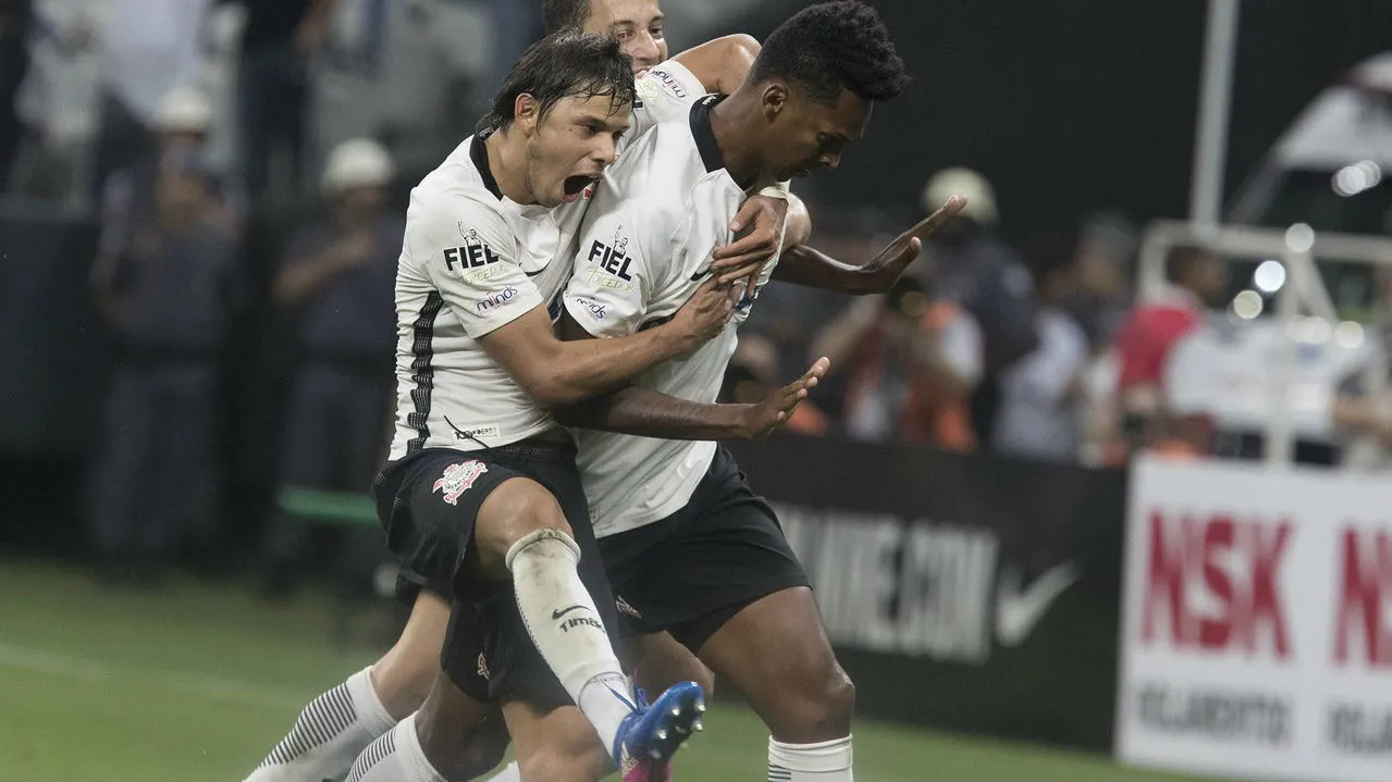 Corinthians teve a garra para superar erro do &aacute;rbitro e vencer o cl&aacute;ssico