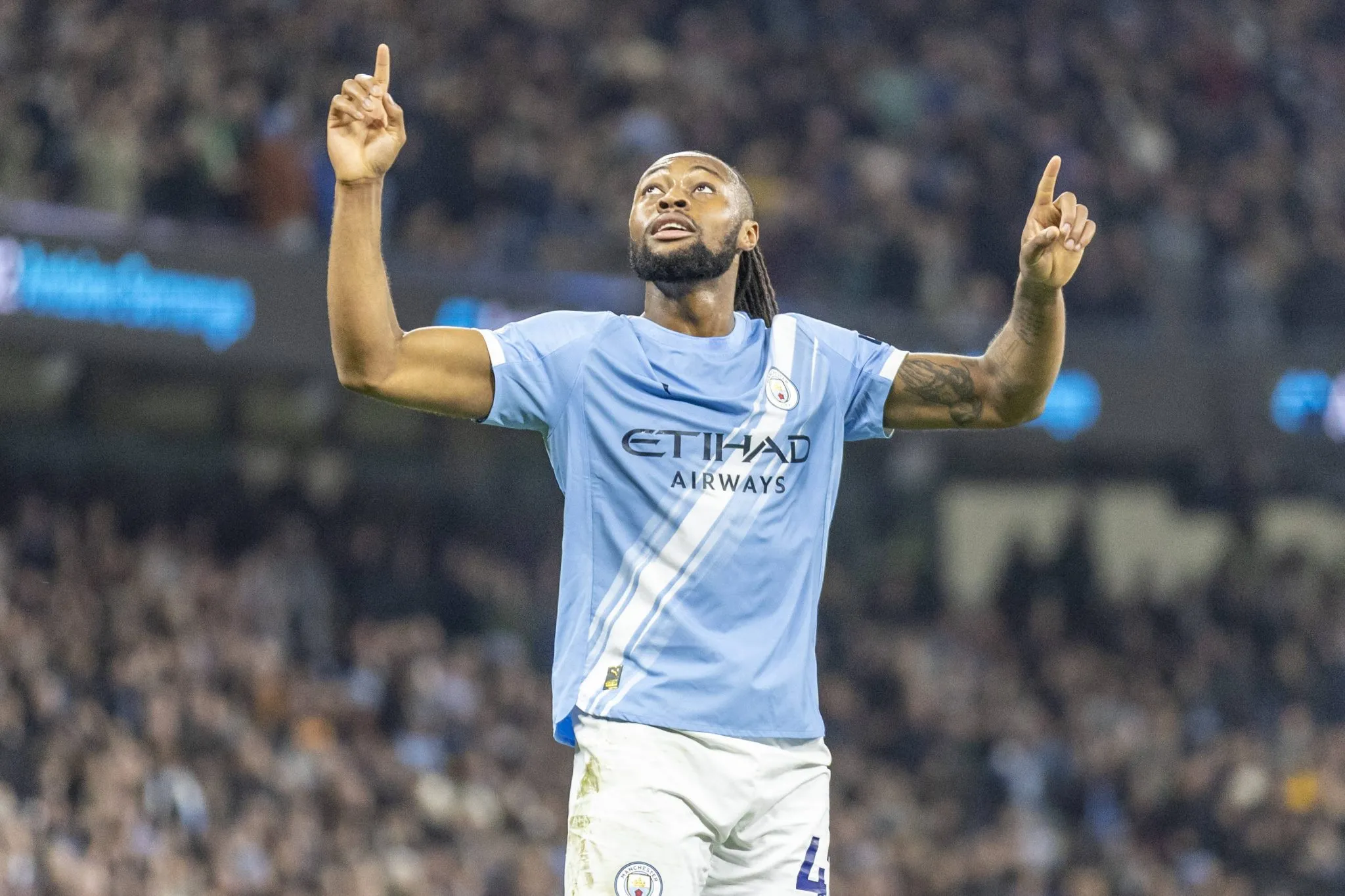 Semenyo celebra gol pelo Manchester City 