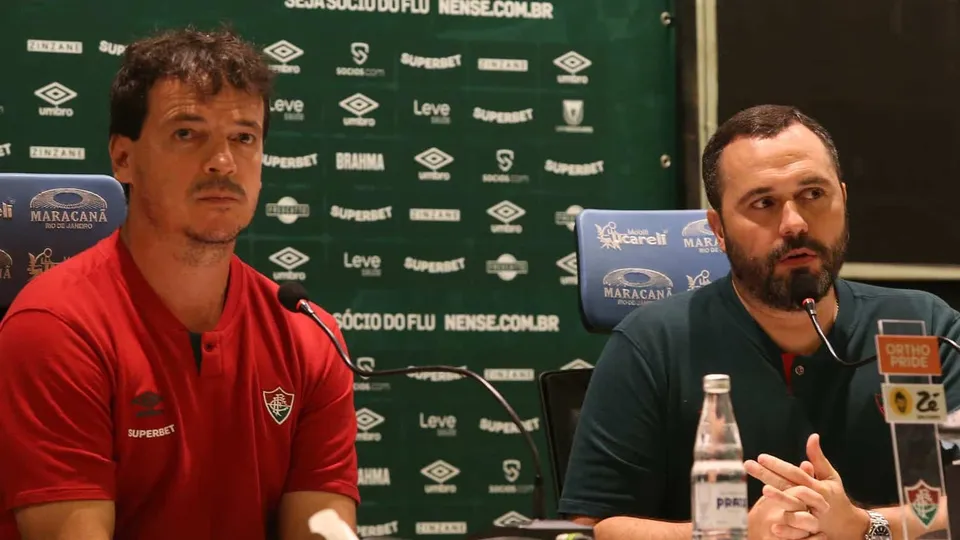 M&aacute;rio Bittencourt renovou o contrato de Fernando Diniz e o demitiu poucos dias depois - Foto: Marcelo Gon&ccedil;alves/Fluminense FC