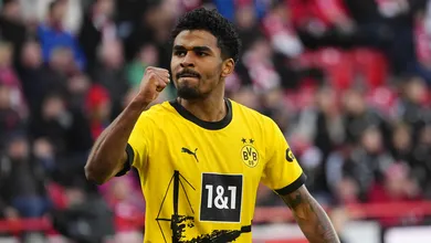 Do esquecimento no Chelsea ao protagonismo no Dortmund: mudan&ccedil;a colocou Ian Maatsen em novo patamar