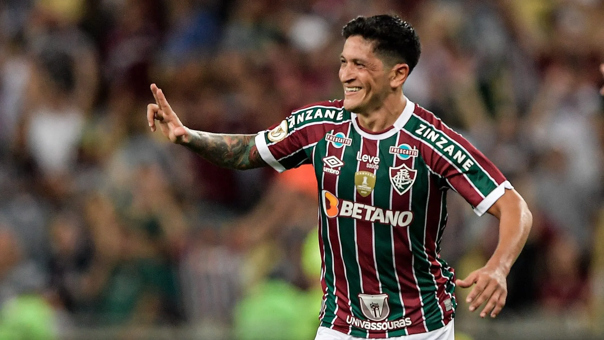 Fluminense e S&atilde;o Paulo trocam faixas de campe&otilde;es, e Cano decide jogo nada festivo no Maracan&atilde;