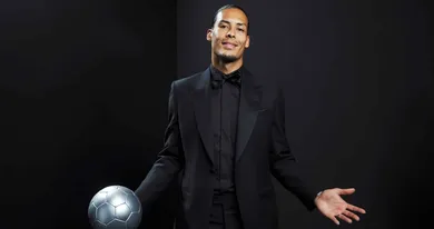 Apesar de &ldquo;dividir votos&rdquo; com Salah e Man&eacute;, Van Dijk foi o amplo favorito da imprensa na elei&ccedil;&atilde;o do The Best
