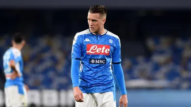 Ap&oacute;s invadirem casa de Allan, carro de Zielinski foi vandalizado, em meio &agrave; crise do Napoli