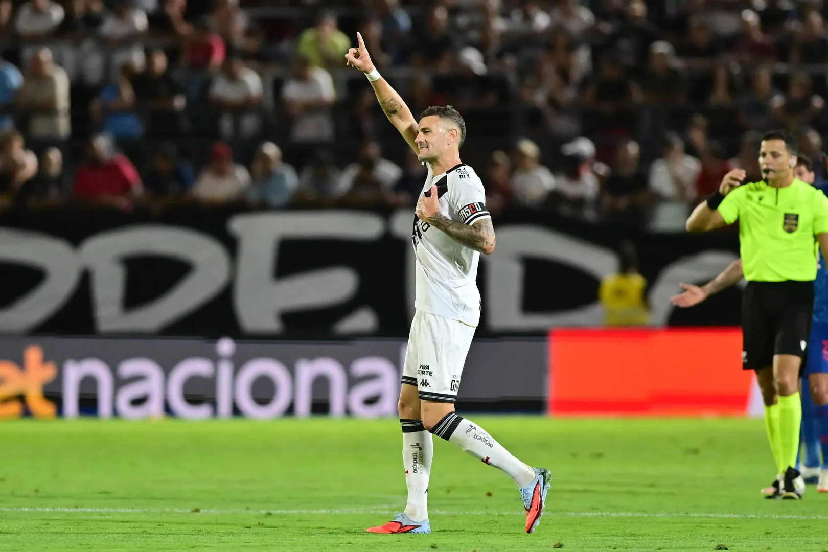 Vegetti decide para o Vasco em vit&oacute;ria sobre o Red Bull Bragantino