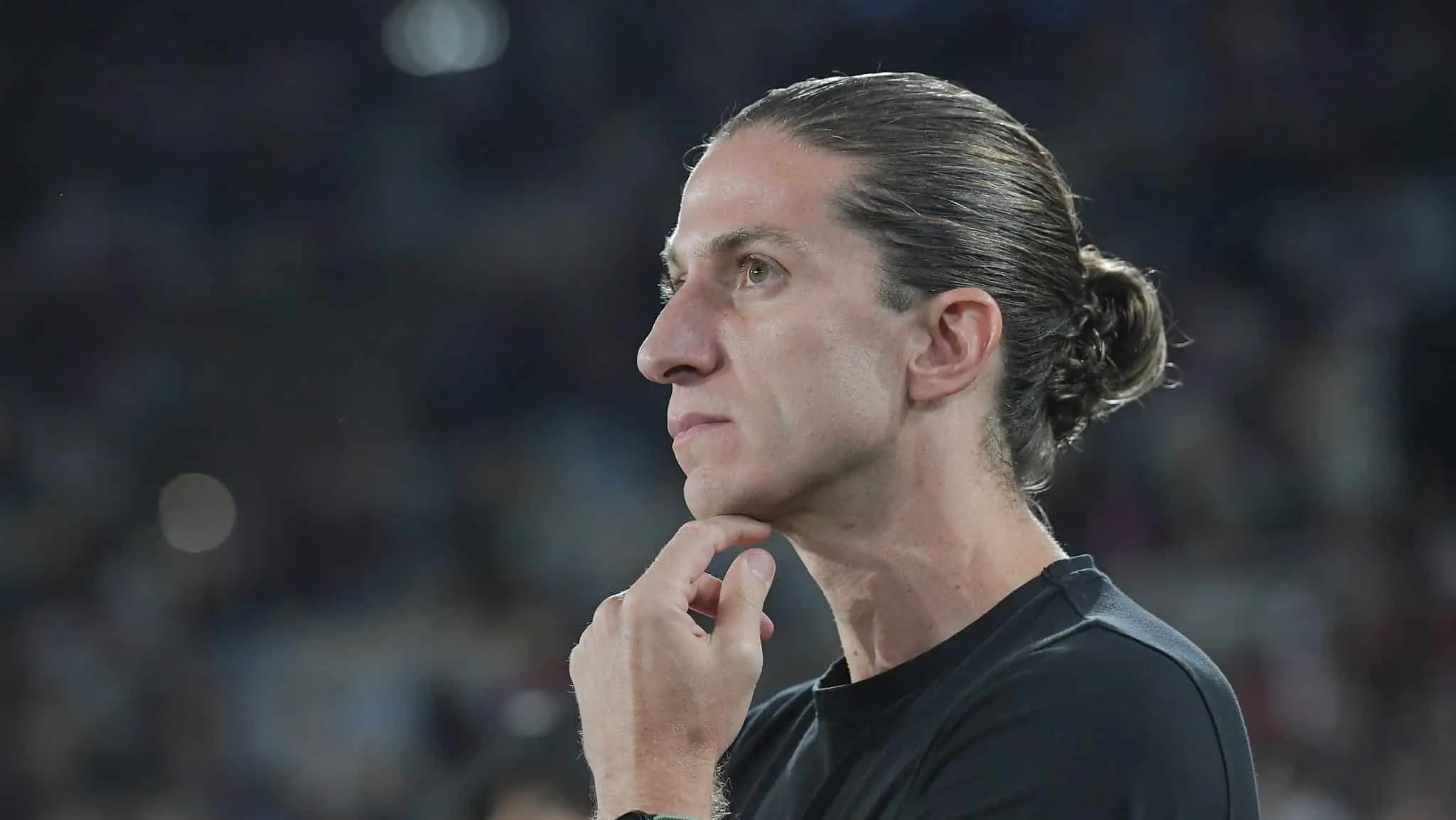 Ap&oacute;s expor Pedro, Filipe Lu&iacute;s muda postura e blinda diretoria do Flamengo