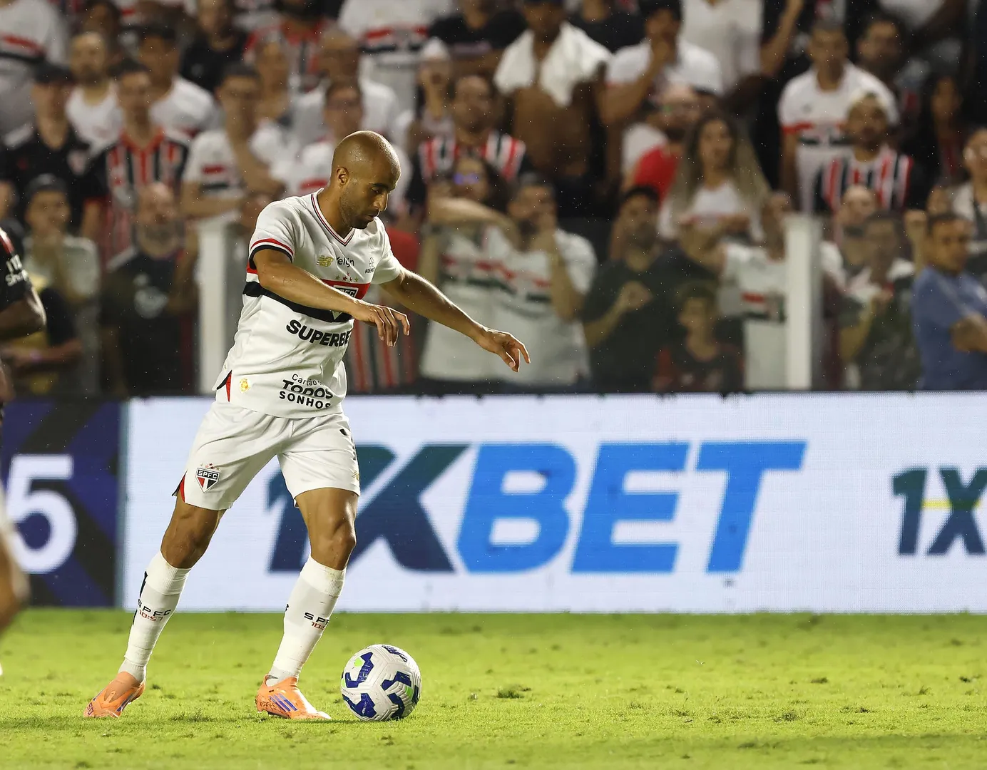 Lucas Moura em a&ccedil;&atilde;o pelo S&atilde;o Paulo