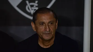 Vasco chega na semana da estreia pelo Brasileiro com mais problemas do que solu&ccedil;&otilde;es
